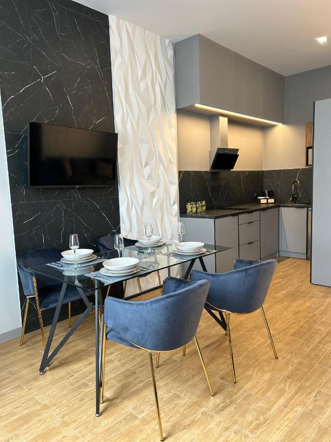 Central Family Boutique Apartments 2 Lwów Zewnętrze zdjęcie